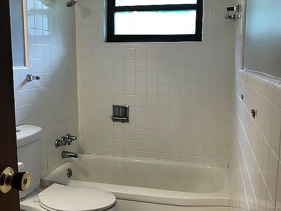 Bathroom Unit 4