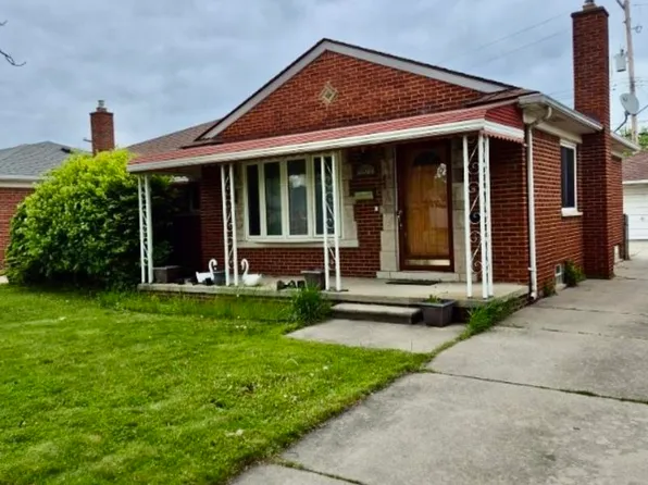 24524 Raven Ave, Eastpointe, MI 48021