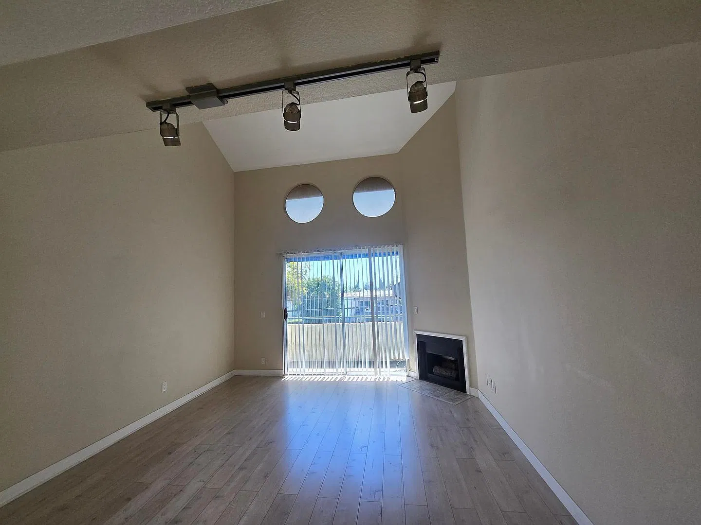 Roscoe Townhomes — Photo 3