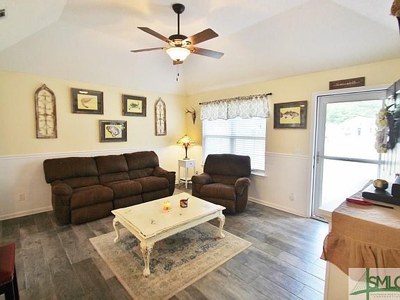 4th image of 377 Abbey Dr