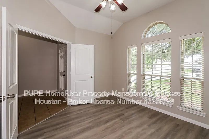 3 bed, 2.0 bath, 1844 sqft, $2,295 — Photo 4