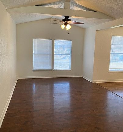 5th image of 554 Dawnview Ln