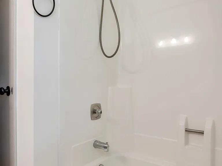 301 Glenwood Dr — Photo 16