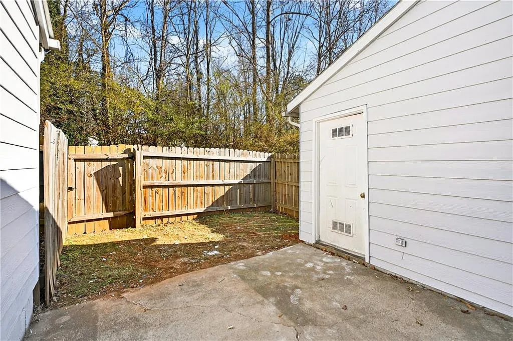 2 bed, 3.5 bath, 4768 sqft, $1,700 — Photo 3