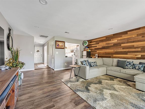 2nd image of 19 Meadow Ct #19