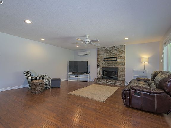4th image of 3419 NE 98th Ave