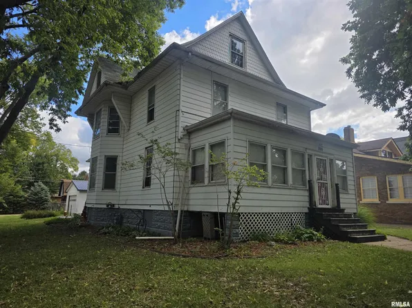 700 S 8th St, Pekin, IL 61554
