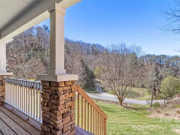 695 Johnson Farm Rd, Canton, NC 28716