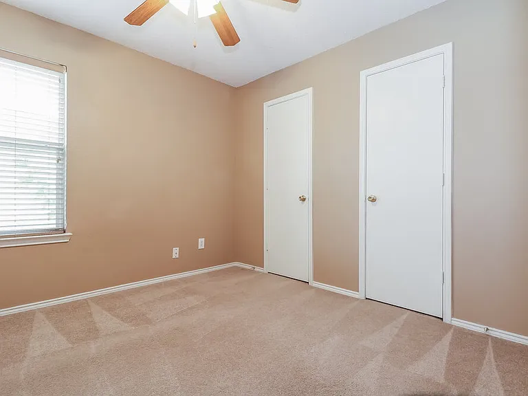 1324 Burleson St — Photo 9