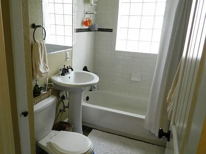 3 bed, 1.0 bath, 1120 sqft, $2,650 — Photo 4