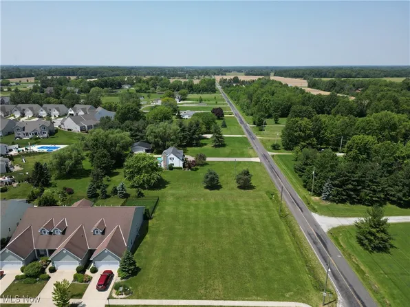 830-834 Robinson Dr, Lagrange, OH 44050