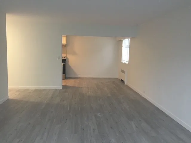 1475 W 11th Ave — Photo 11