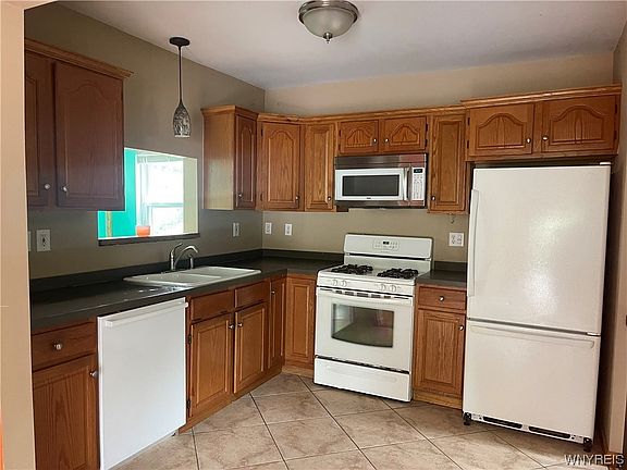 4th image of 6378 Olean Rd