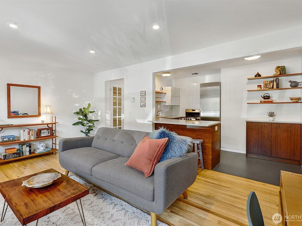 1st image of 4710 Dayton Avenue N #2