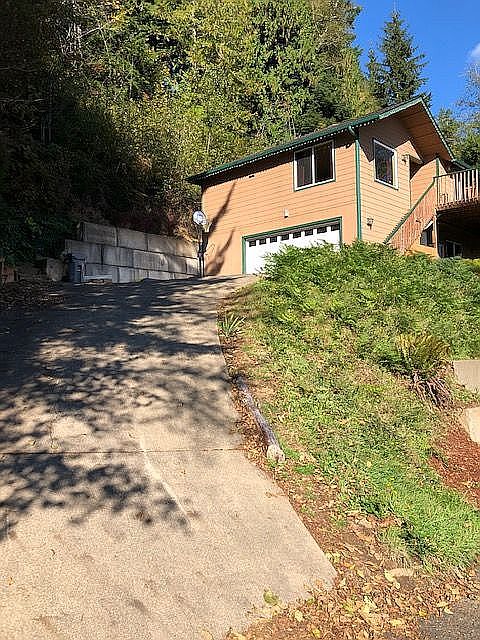 1st image of 940 N Stephenson Dr