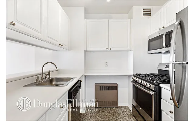 Rented by Douglas Elliman | media 21