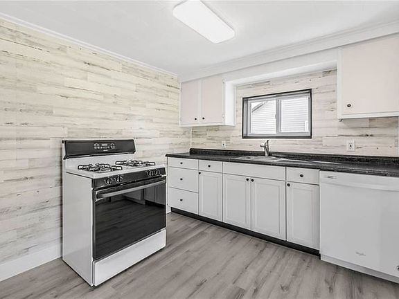 4th image of 43 Sycamore St