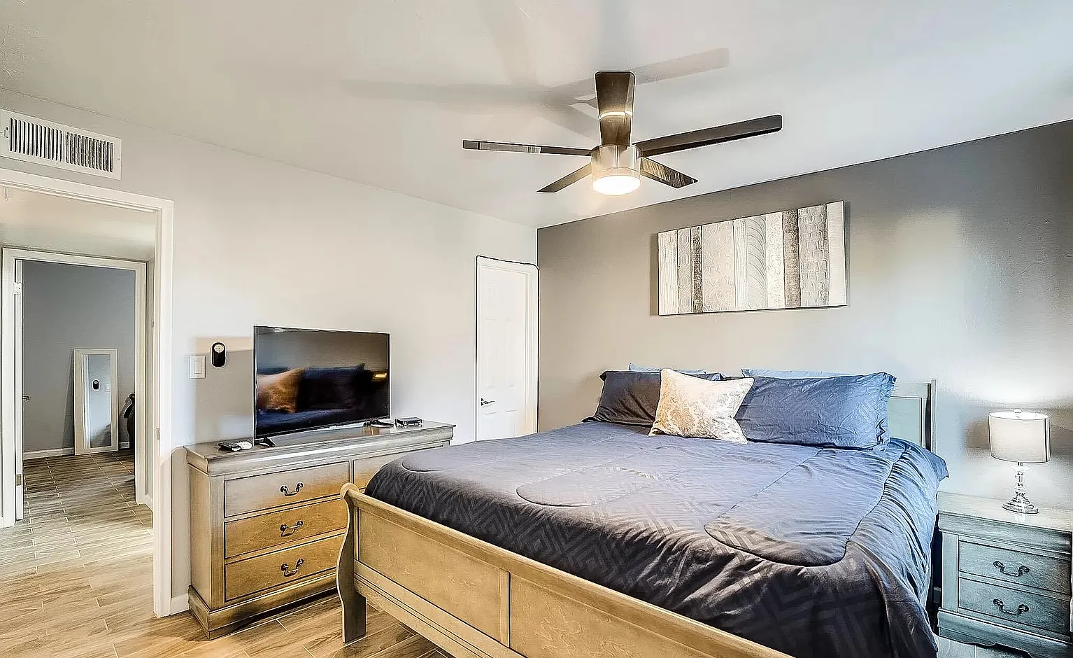 2 bed, 1.5 bath, 900 sqft, $2,500 — Photo 4
