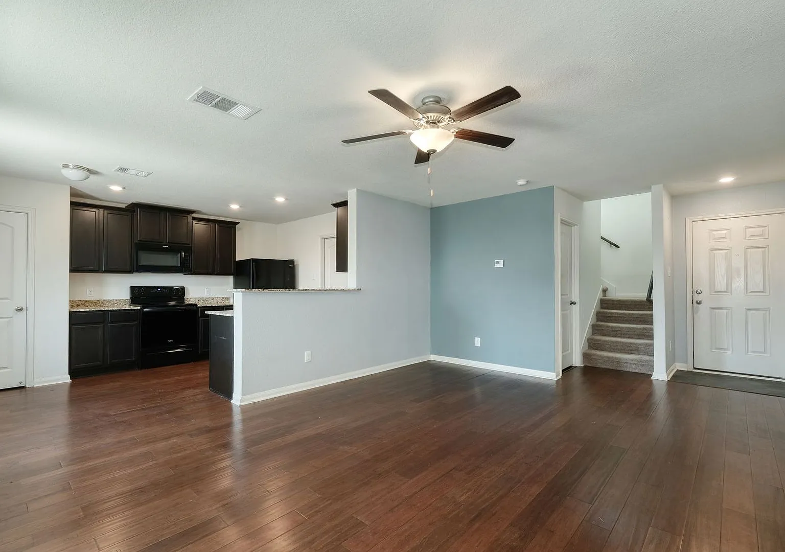 5033 Cressler Ln — Photo 4