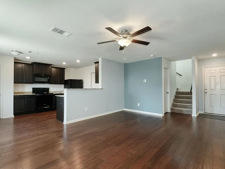 5033 Cressler Ln — Photo 4