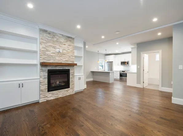 923 E 4th St, Boston, MA 02127