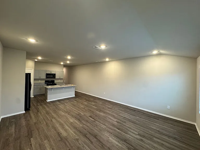 6505 NW Vandergriff St — Photo 3
