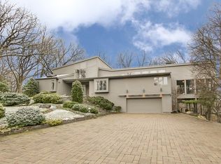 132 Dunrovin Dr, Barrington Hills, IL 60010