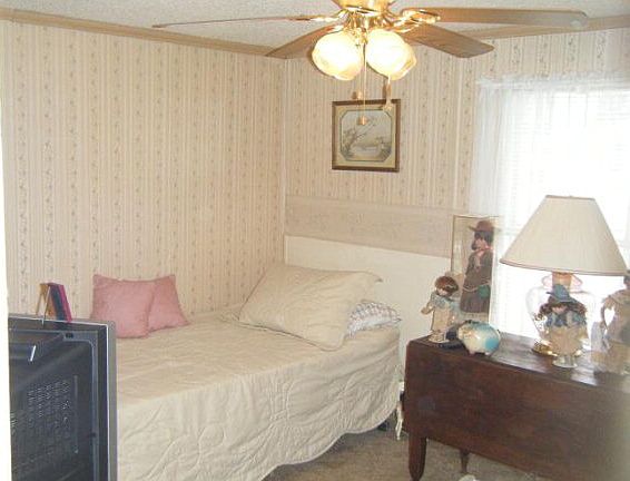 4th image of 43 Terrace Dr