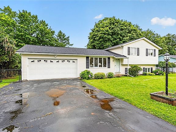 3rd image of 12 Teresa Cir