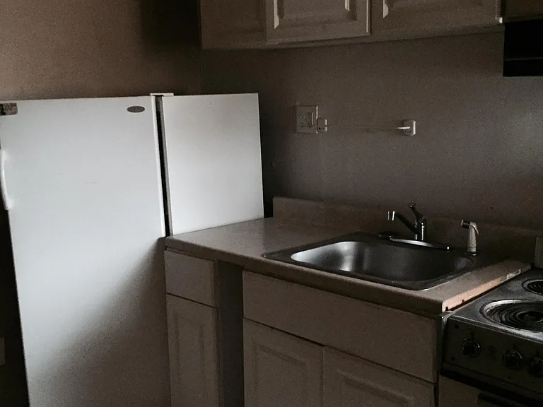 426 E 11th St #1 — Photo 5