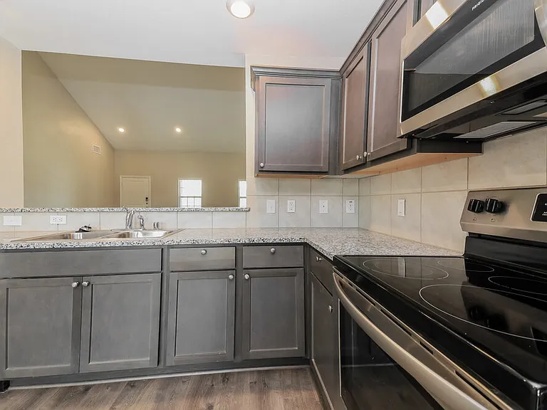 2609 Hutchins Dr — Photo 9