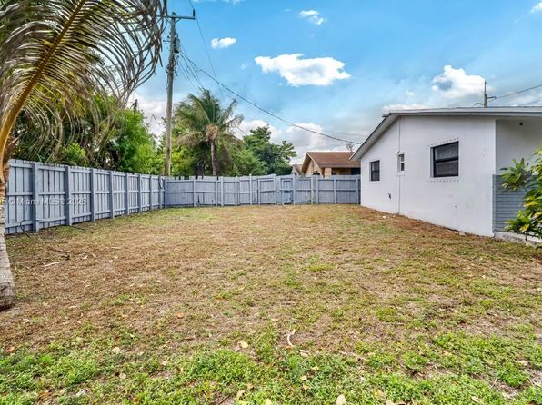 4030 SW 19th St, West Park, FL 33023