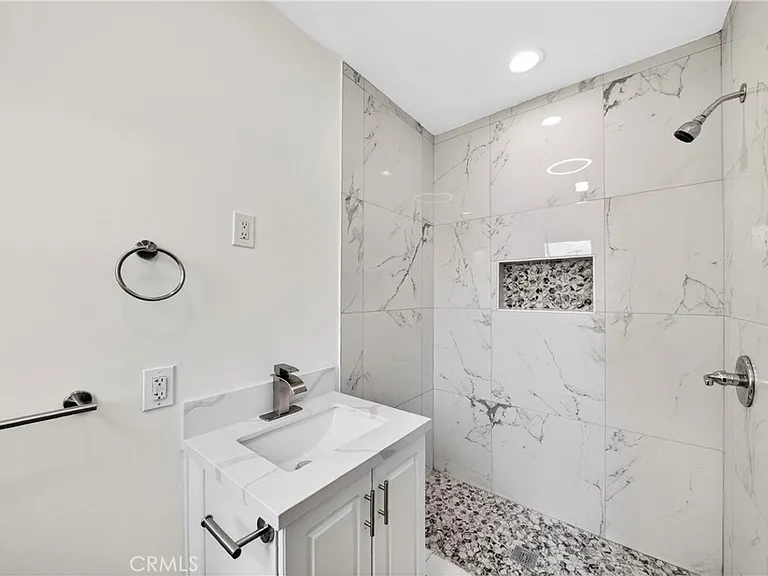 639 N Nora Ave — Photo 26