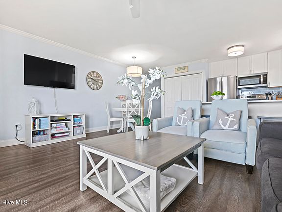 5th image of 704 Carolina Beach Avenue N #12c