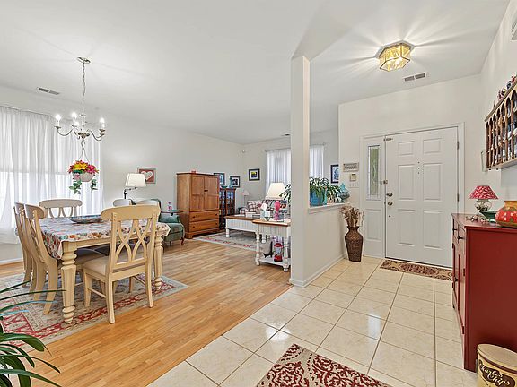 5th image of 122 Brewster Dr