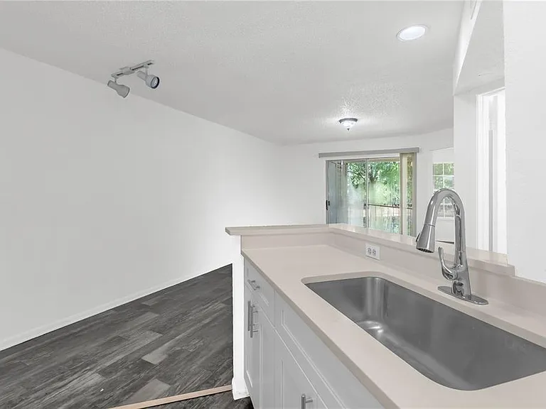 1964 Lake Atriums Cir #170 — Photo 8