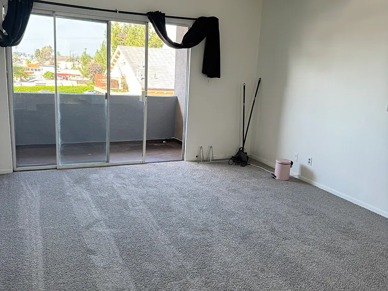 922 Centinela Ave #5 — Photo 2