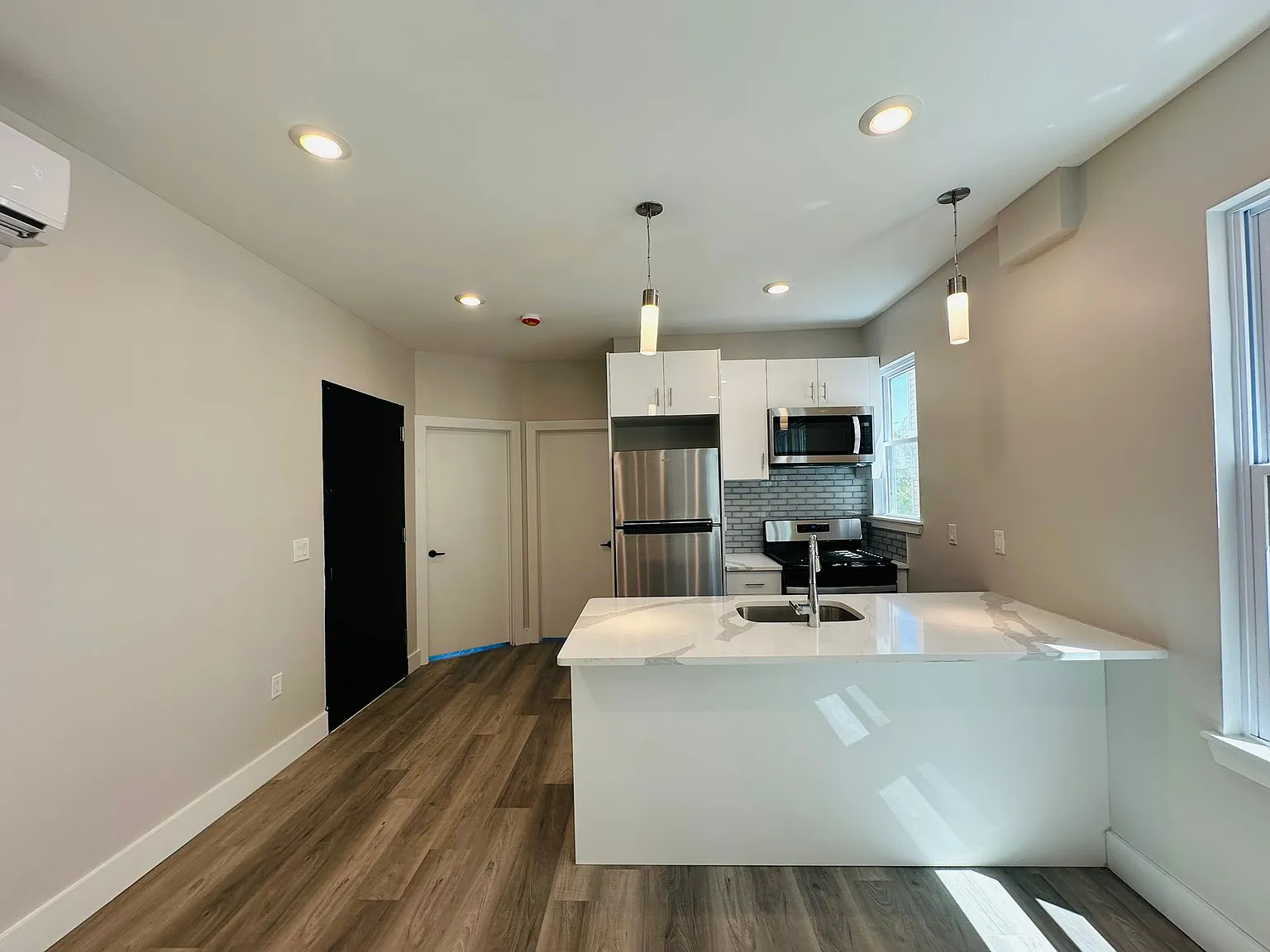 124 Neptune Ave — Photo 1