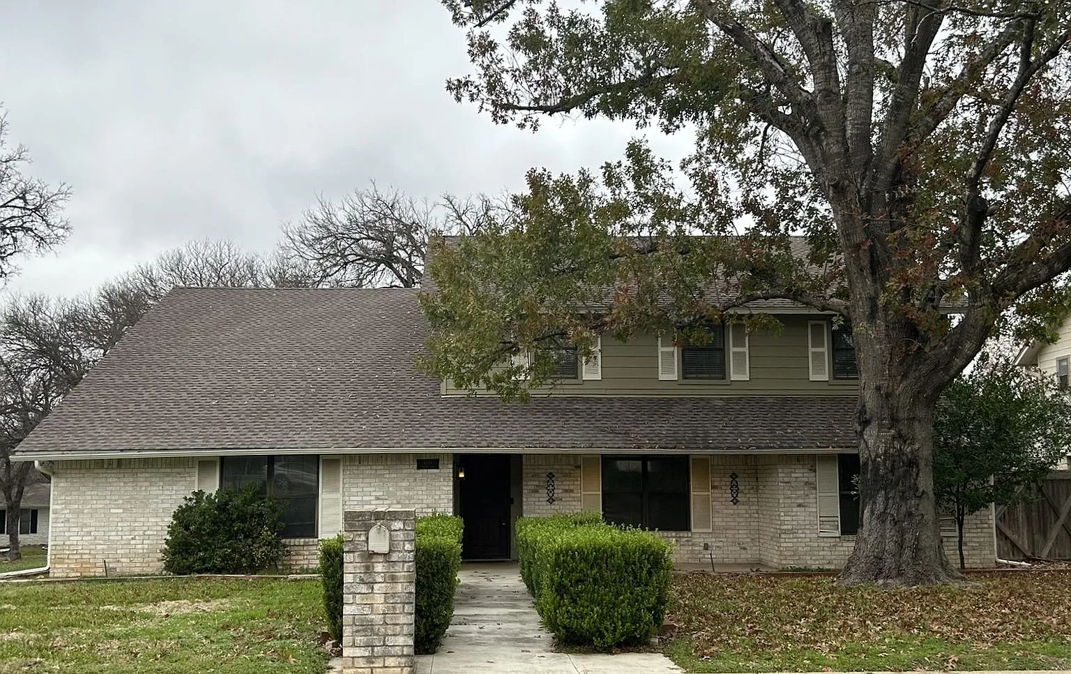 Shady Hollow - POOL - 5 bedroom SFH — Photo 1