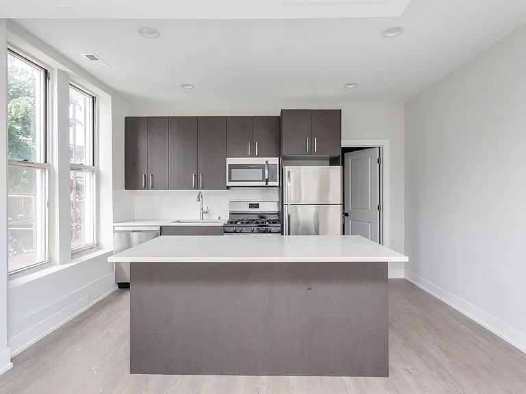 818 W 18th St #O4F — Photo 4