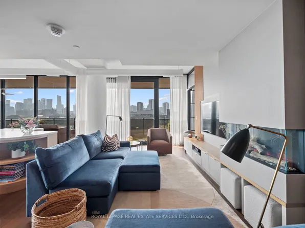 21 Lawren Harris Sq #904, Toronto, ON M5A 0T4