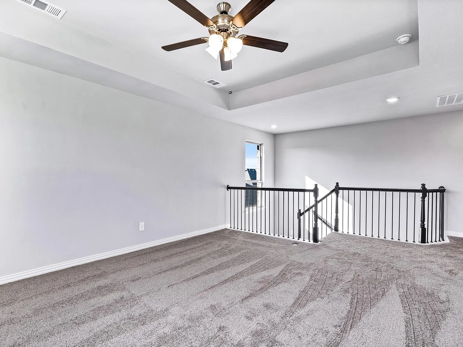 5 bed, 2494 sqft, $2,650 — Photo 4