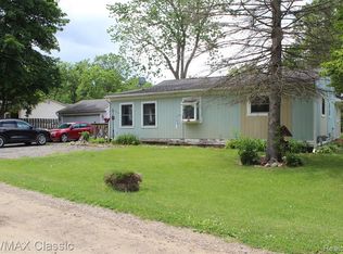 8712 Ardmore Ave, Brighton, MI