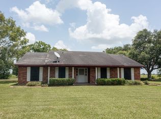 270 Bode St, El Campo, TX 77437