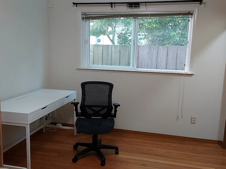 1421 Walnut St — Photo 5