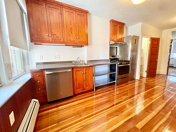 2nd image of 9 Thacher Ct