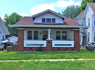 704 N Roosevelt Ave, Bloomington, IL 61701