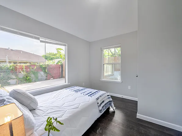 (undisclosed Address), Houston, TX 77045