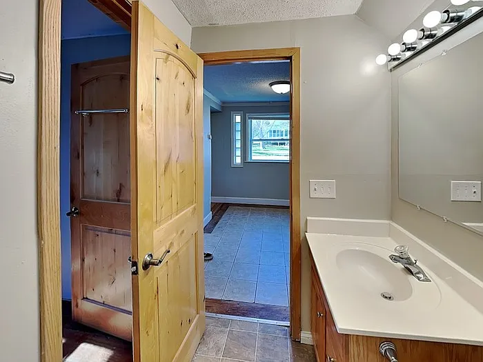 140 Park St E — Photo 12