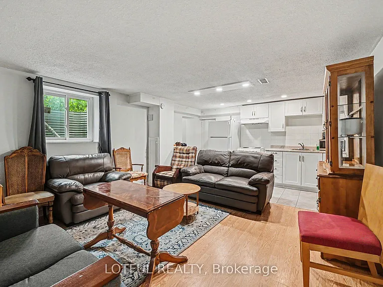 2427 Chasseur Ave #3 — Photo 3